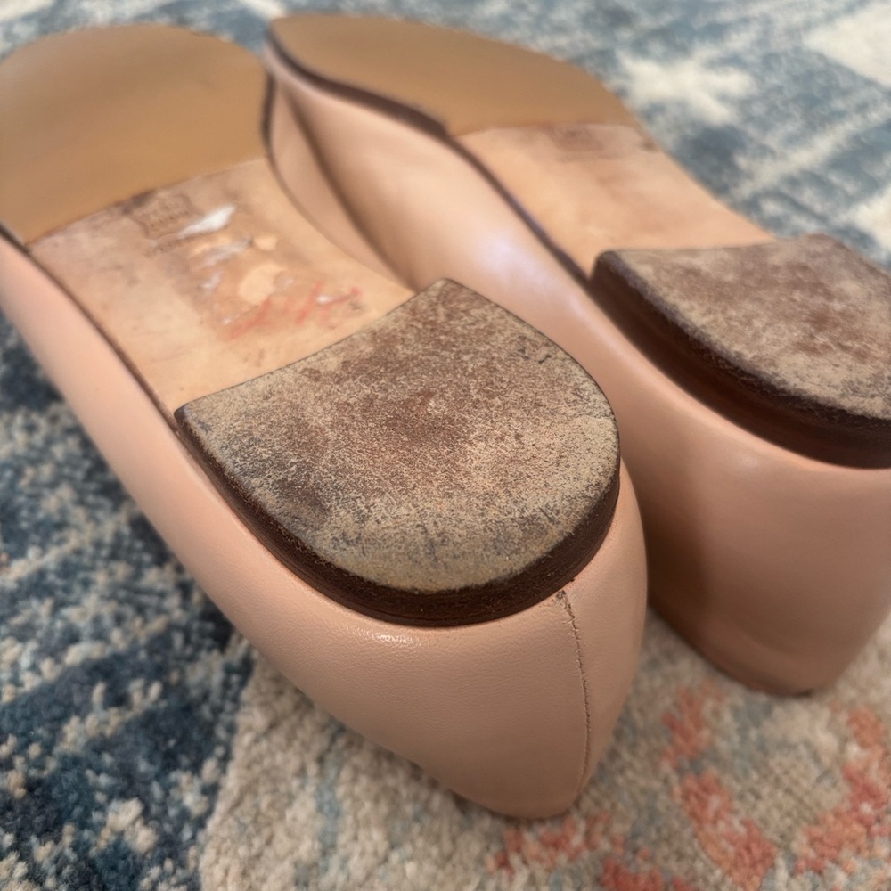 Manolo Blahnik Women's Beige Flats - Picture 2 of 7